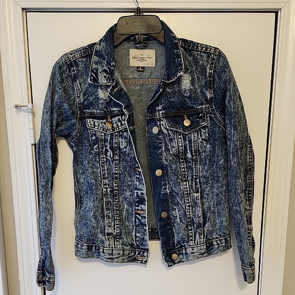 Ashley Vintage Charm Jean Jacket with Classic Design and Contrast Stitching - Picture 4 of 6